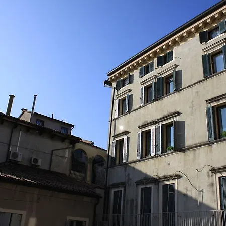 San Mammaso 招待所 *